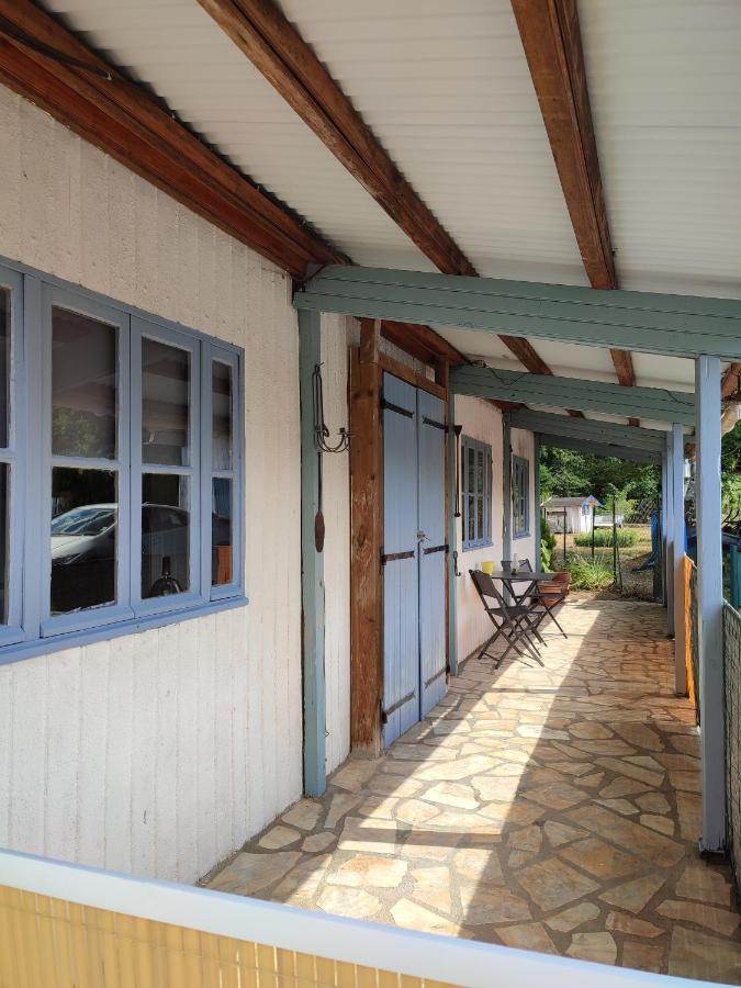 Chalet Dans La Foret....Adorable 1 Bedroom Chalet Surrounded By Woodland Pressignac Exterior photo